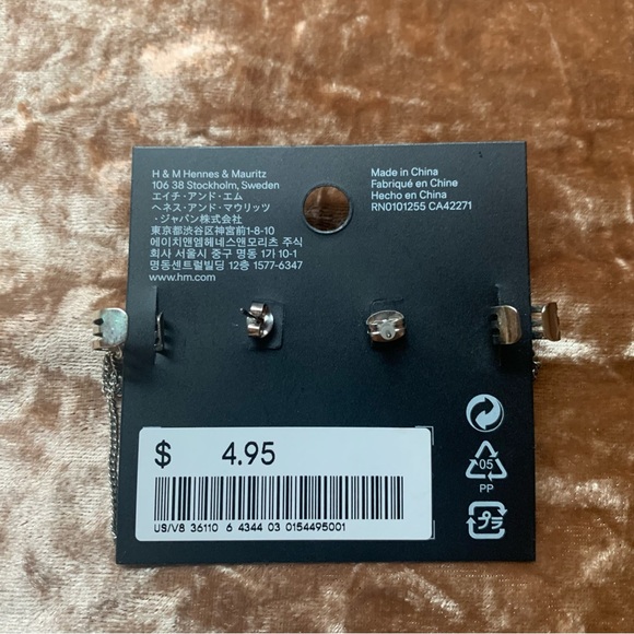 💅🏻FREE w $10 Purchase: Earrings - Picture 2 of 2